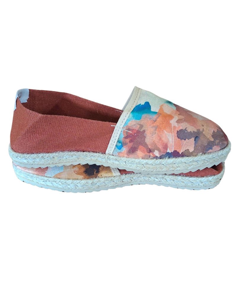 L'espadrille artisanale Terracotta fabriquée dans les Pyrénées-Orientales (66). Couture petit point.